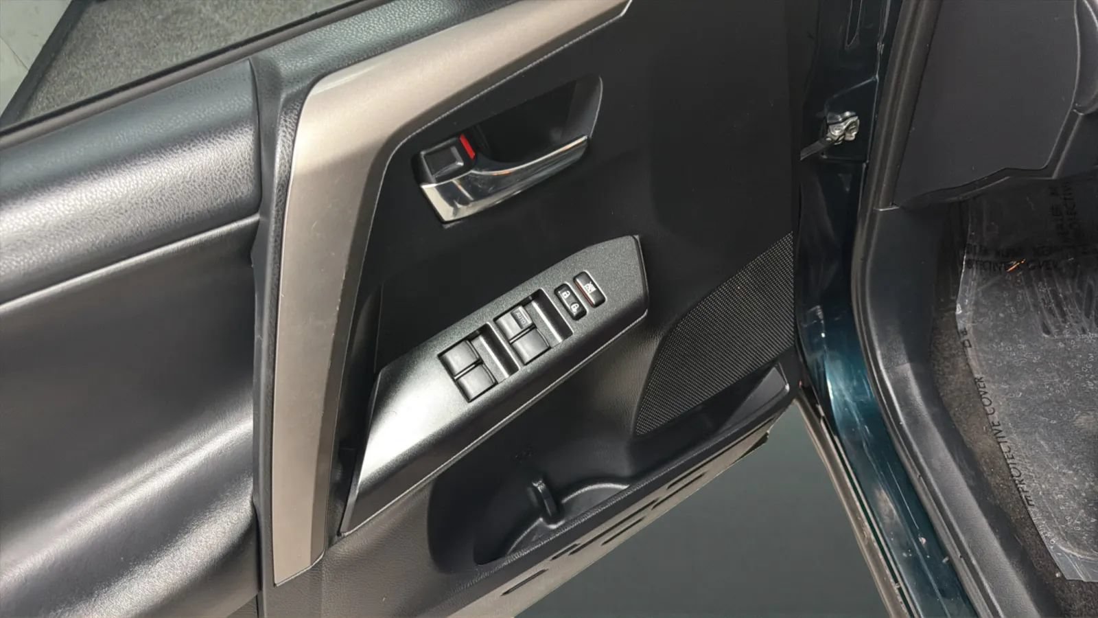 Used 2018 Toyota RAV4 XLE w/ Plus Extra Value Package FWD image 17