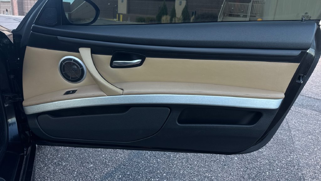 Used 2010 BMW M3 Convertible RWD image 25