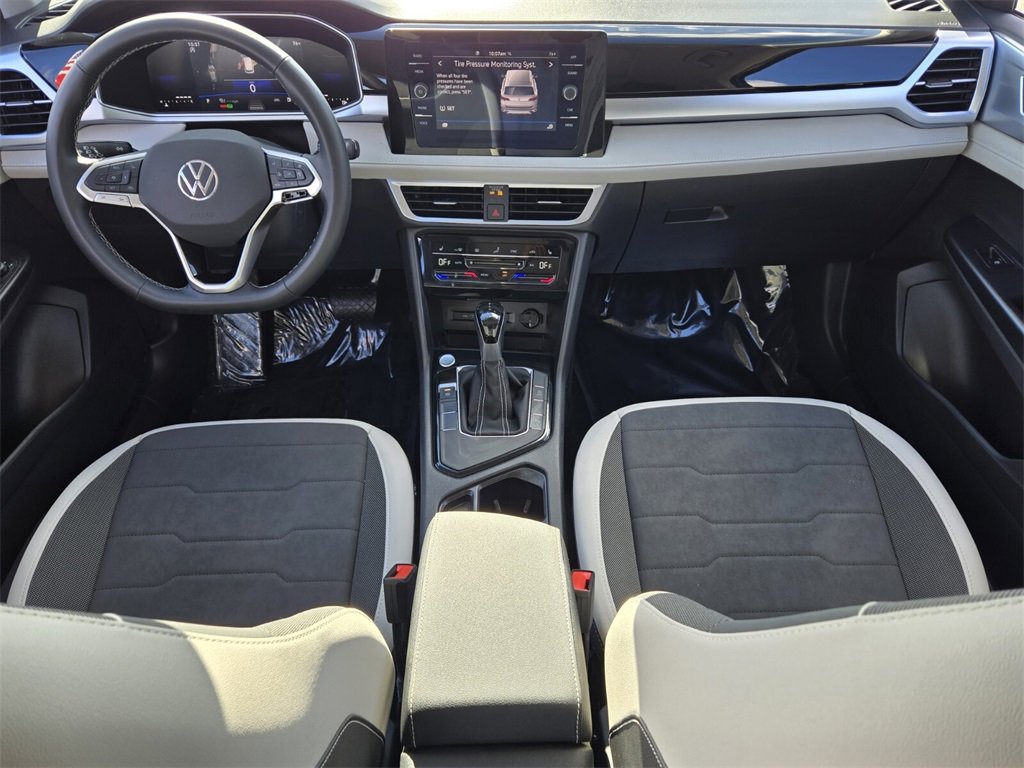 Certified 2025 Volkswagen Taos SE w/ Panoramic Sunroof Package image 13