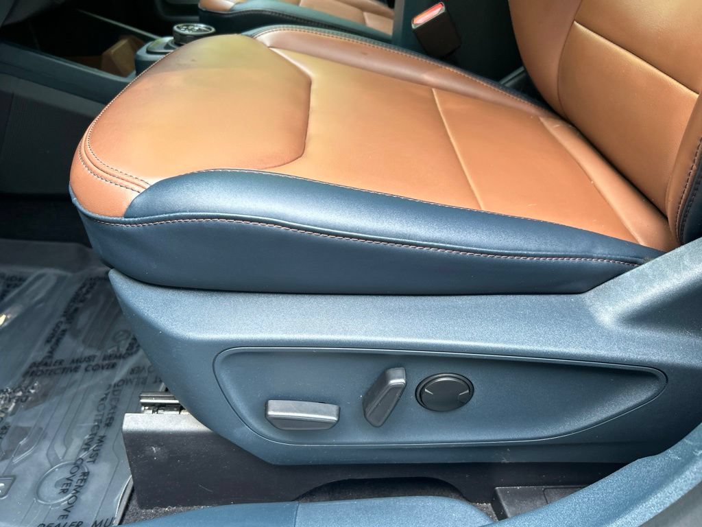 Used 2023 Ford Maverick Lariat w/ Lariat Luxury Package FWD image 16