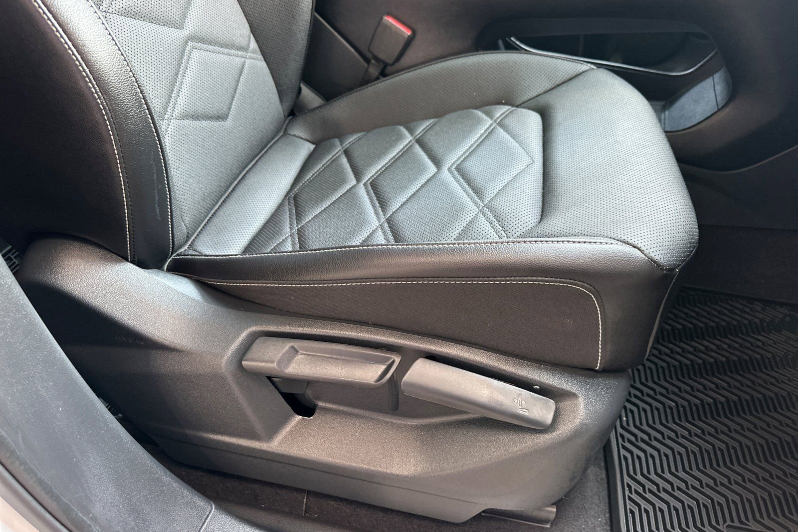 Used 2024 Volkswagen Atlas SE FWD image 24