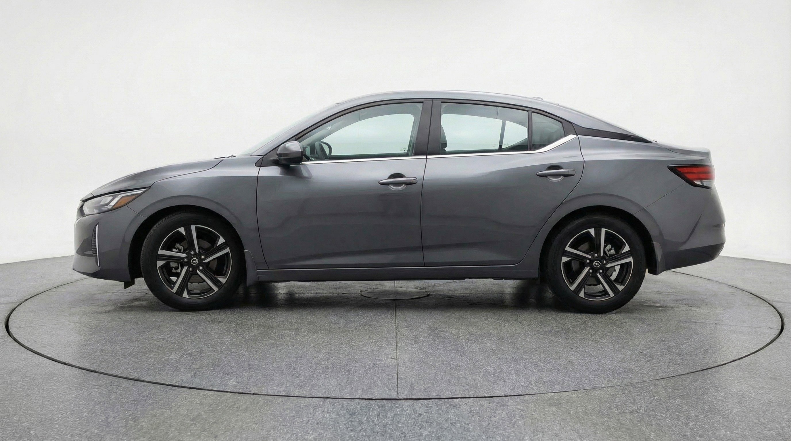 Used 2025 Nissan Sentra SV image 5