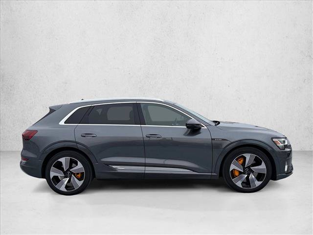Used 2019 Audi e-tron Prestige w/ Prestige Package AWD/4WD image 4