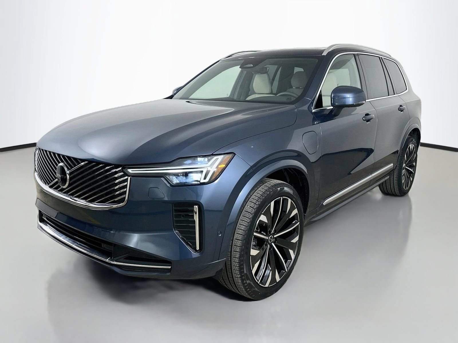 New 2026 Volvo XC90 T8 Plus w/ Protection Package Premier