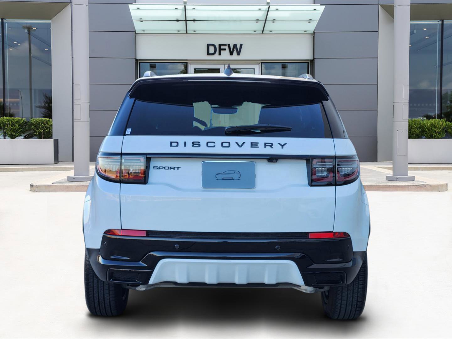 Used 2025 Land Rover Discovery Sport Dynamic SE image 6
