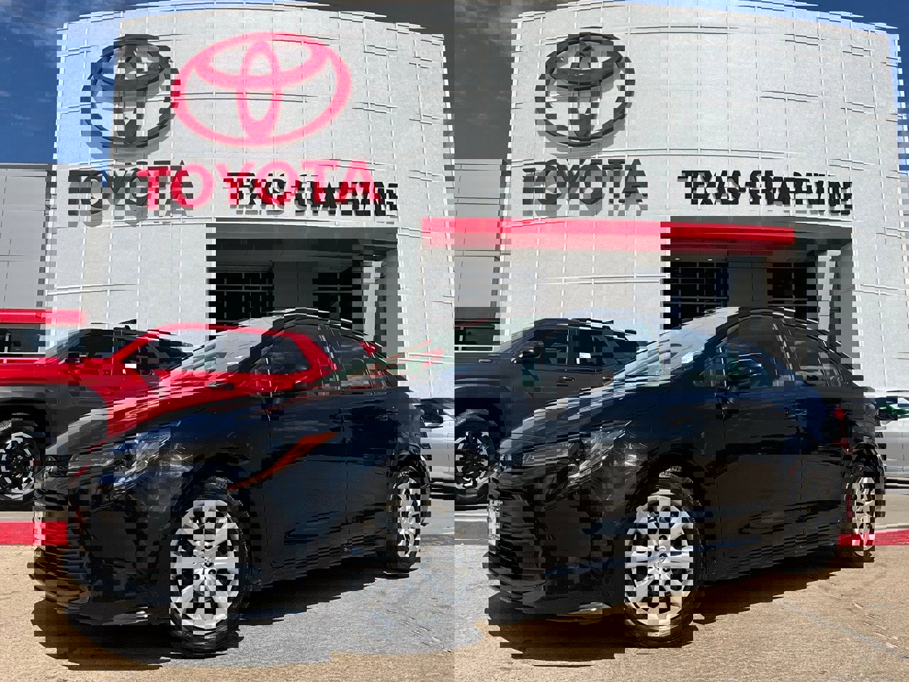 Used 2024 Toyota Corolla LE image 2