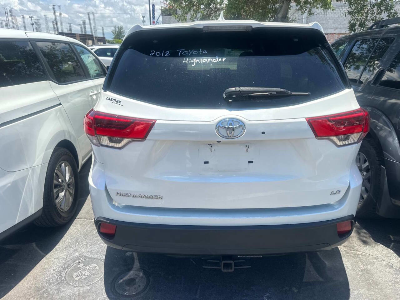 Used 2018 Toyota Highlander LE V6 FWD (Natl) image 4