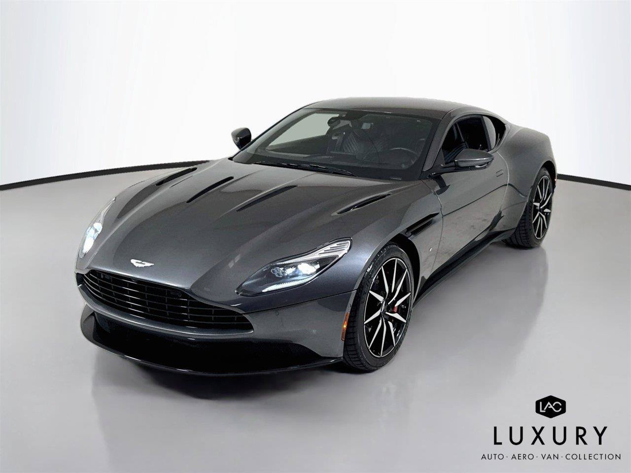 Used 2017 Aston Martin DB11 V12 RWD image 4