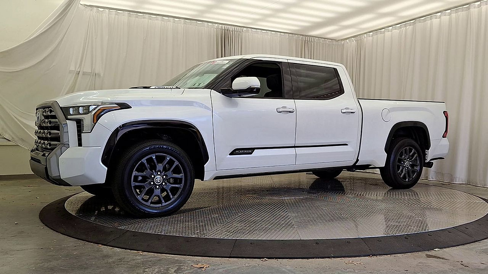 Used 2022 Toyota Tundra Platinum w/ Advanced Package AWD/4WD image 6