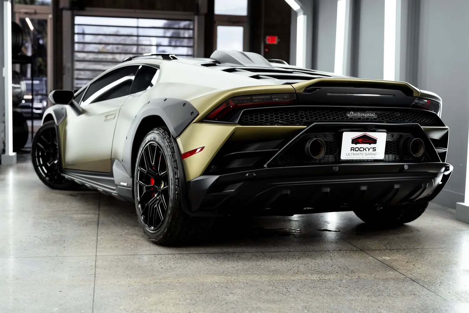 Used 2024 Lamborghini Huracan Sterrato AWD/4WD image 17