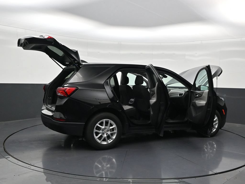 Used 2022 Chevrolet Equinox LS w/ LS Convenience Package FWD image 31