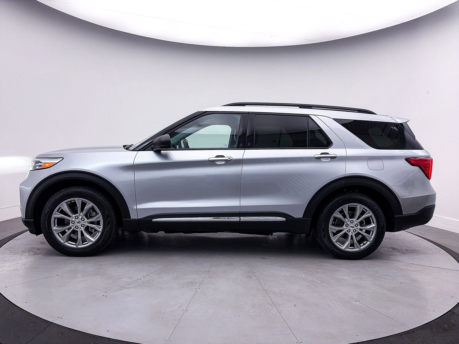 Used 2022 Ford Explorer XLT w/ Equipment Group 202A image 42