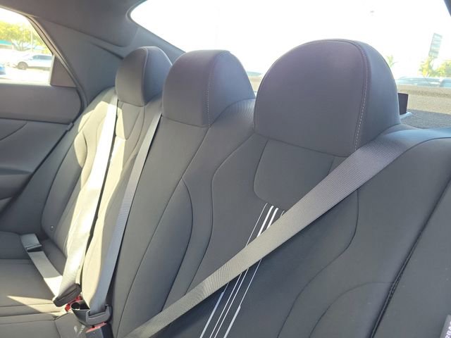 Used 2025 Hyundai Elantra Sport image 11