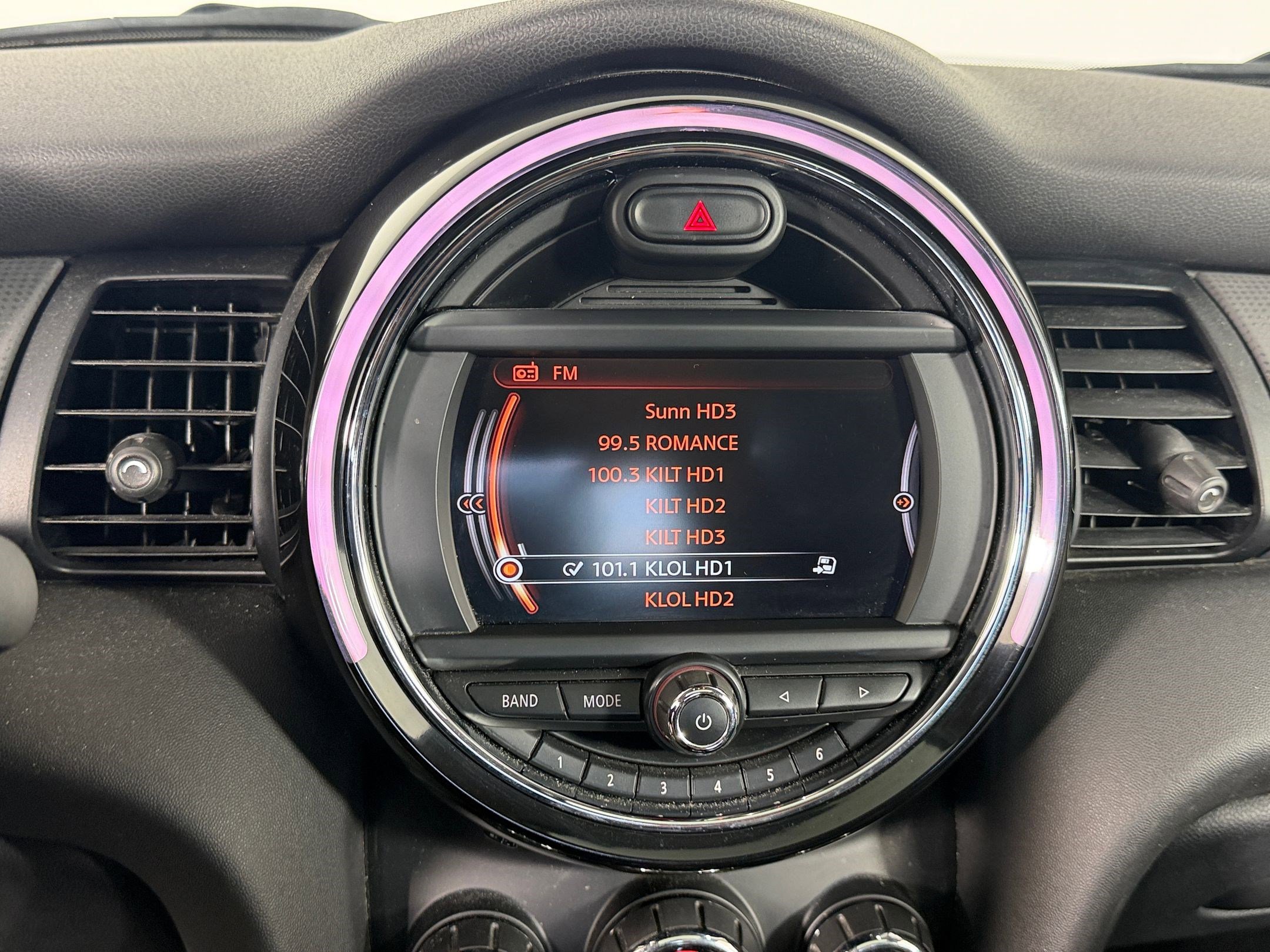 Used 2018 MINI Cooper 4-Door Hardtop FWD image 23