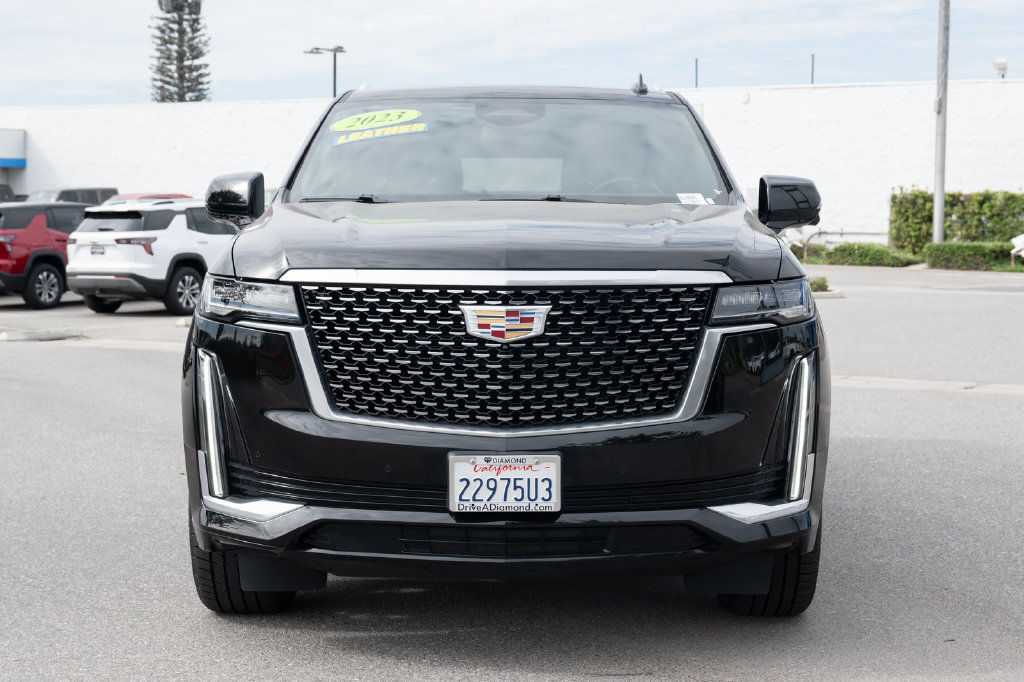 Used 2023 Cadillac Escalade ESV Luxury RWD image 2