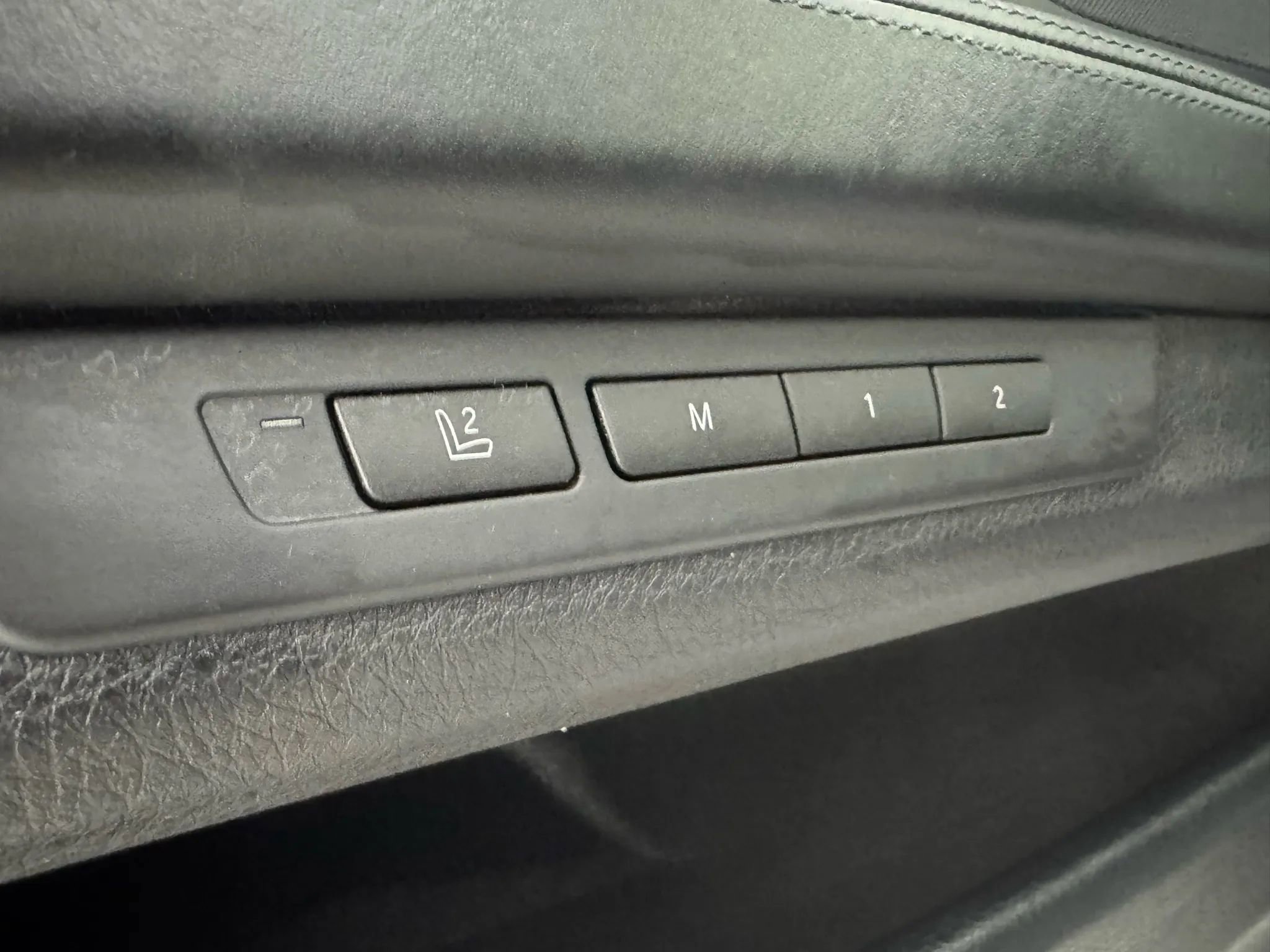 Used 2011 BMW 750Li xDrive image 40