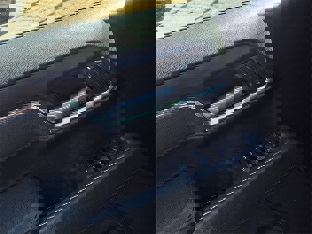 Used 2025 GMC Sierra 1500 SLT image 9