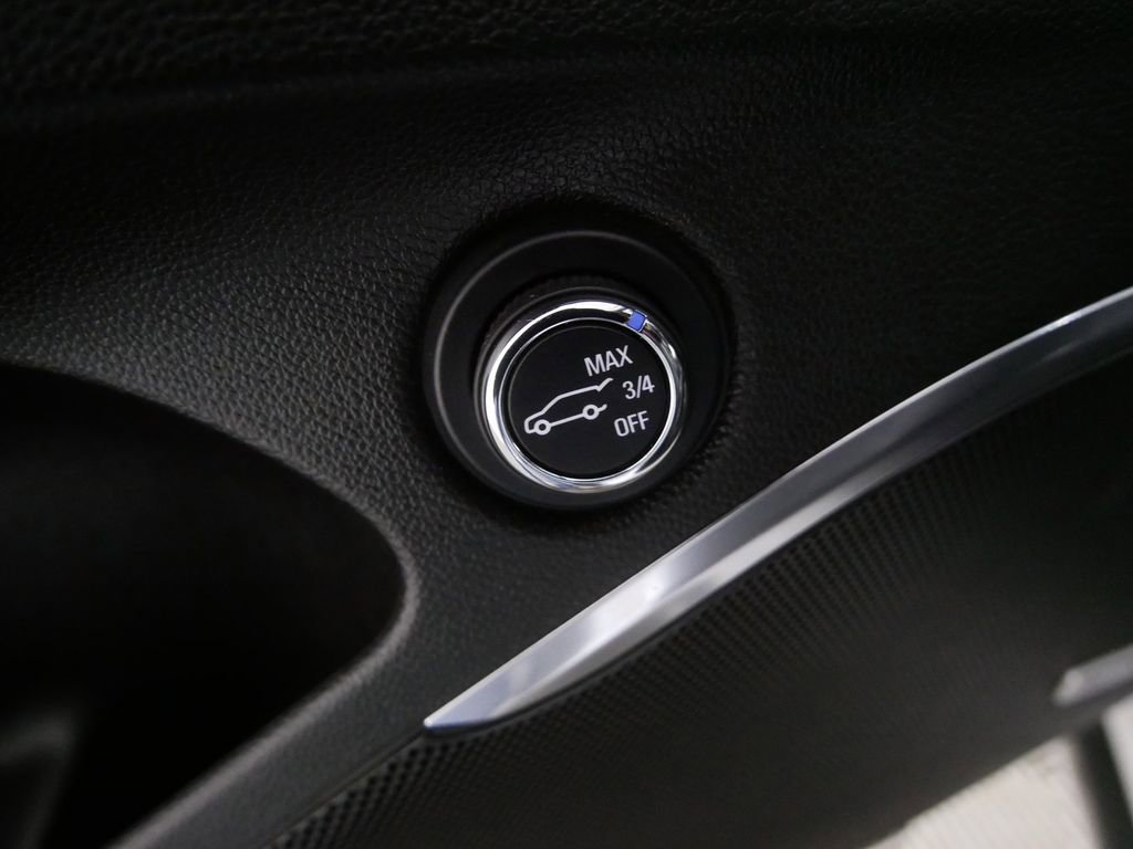 Used 2024 Buick Enclave Avenir w/ Avenir Technology Package image 18