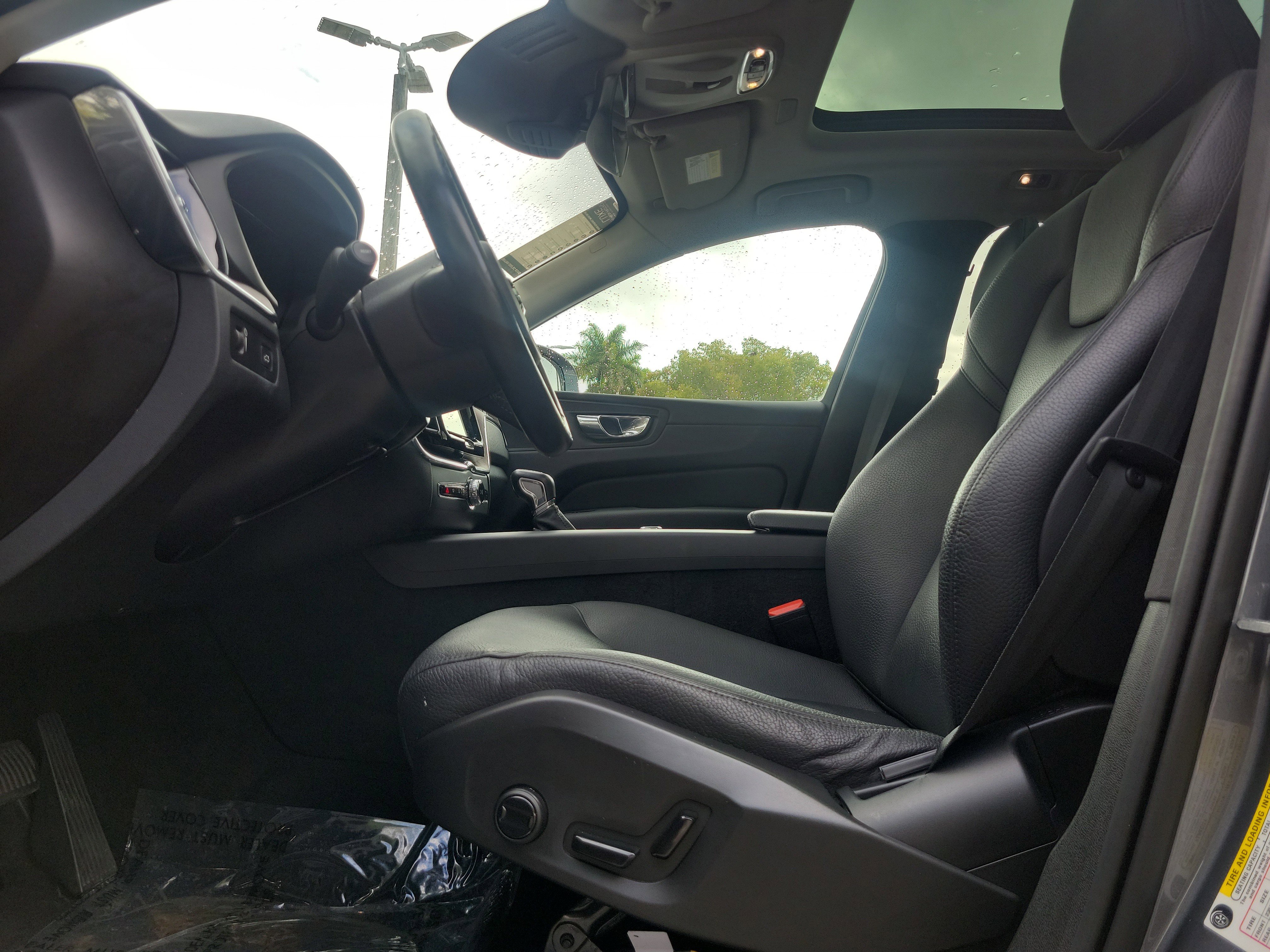 Used 2021 Volvo XC60 T5 Momentum image 21