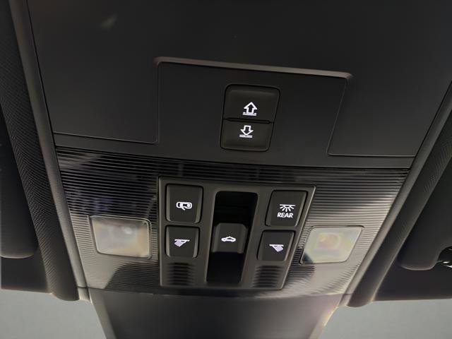 Used 2024 Volkswagen Tiguan SE R-Line FWD image 24
