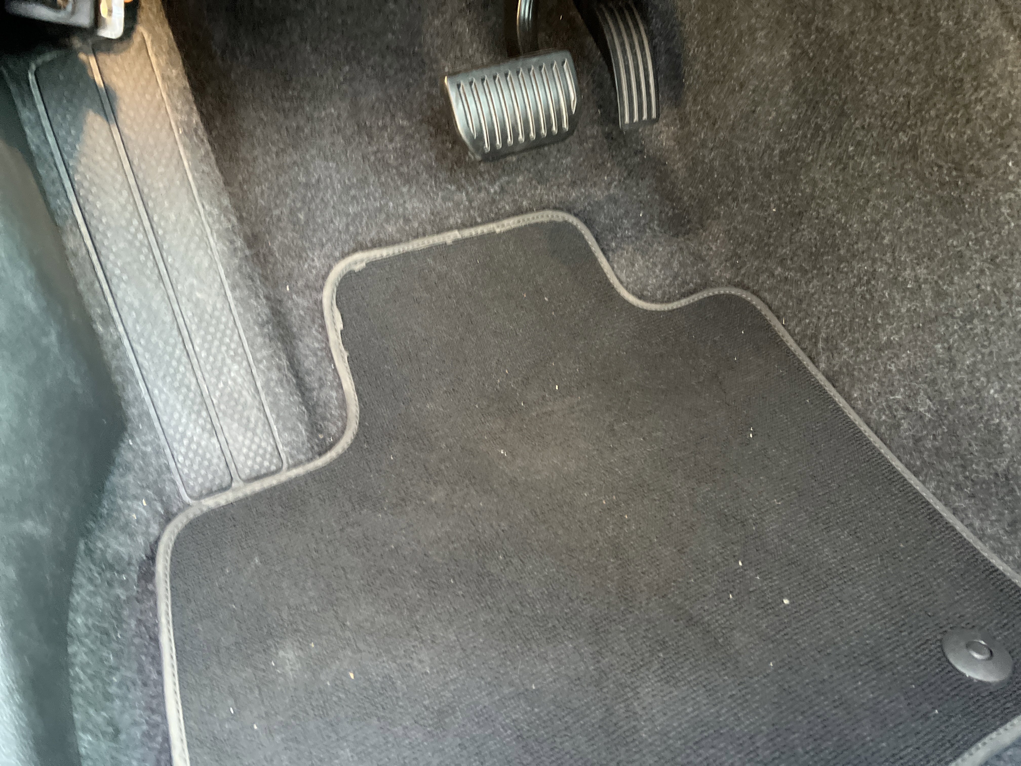 Used 2025 Volvo XC40 B5 Plus image 17