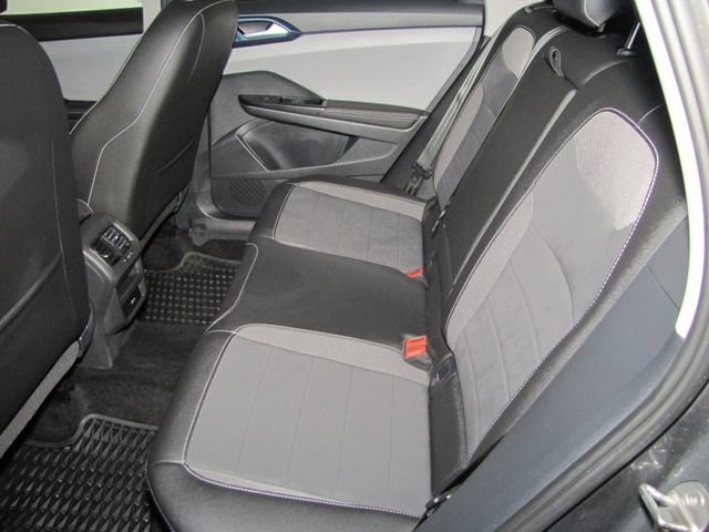 Used 2024 Volkswagen Taos SE FWD image 11