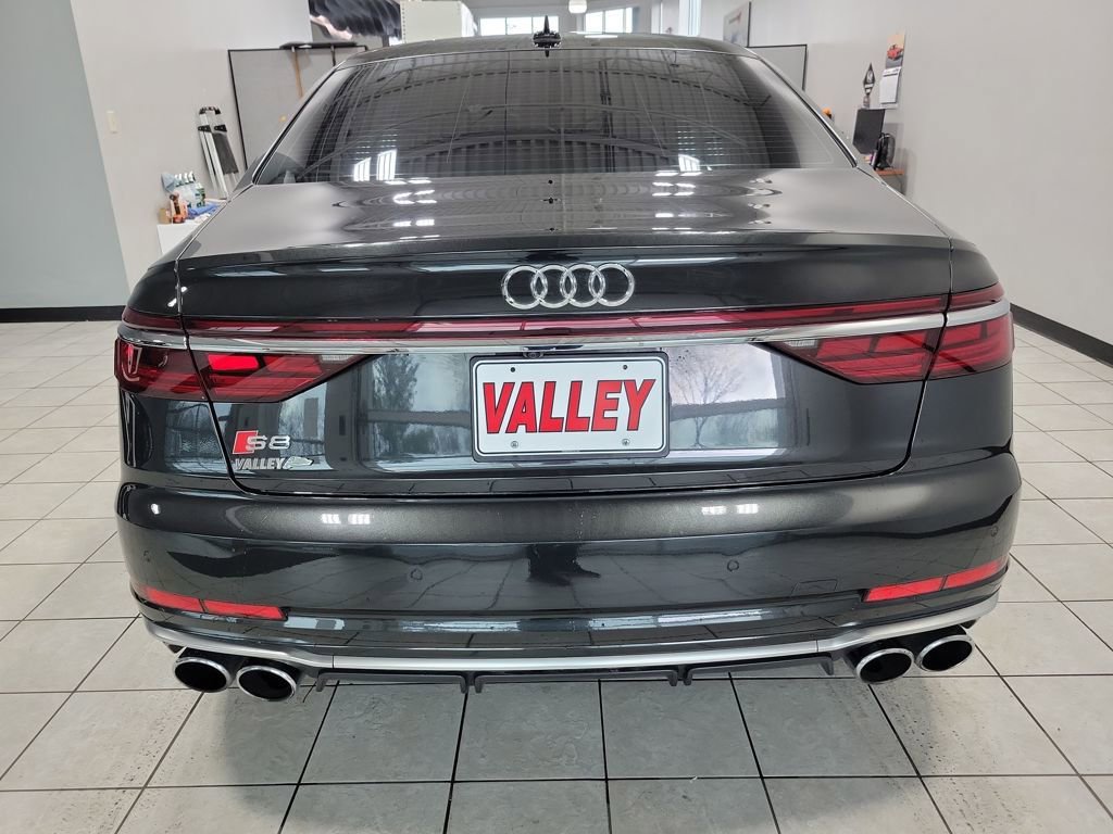 Used 2022 Audi S8 image 6