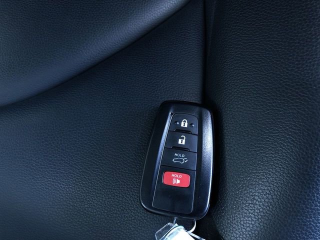 Used 2023 Toyota Highlander XLE image 32