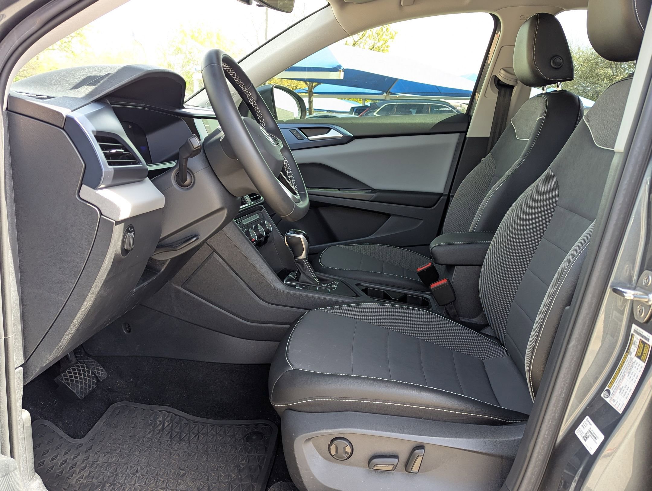 Used 2023 Volkswagen Taos SE image 9