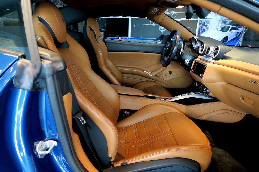 Used 2016 Ferrari California T RWD image 31