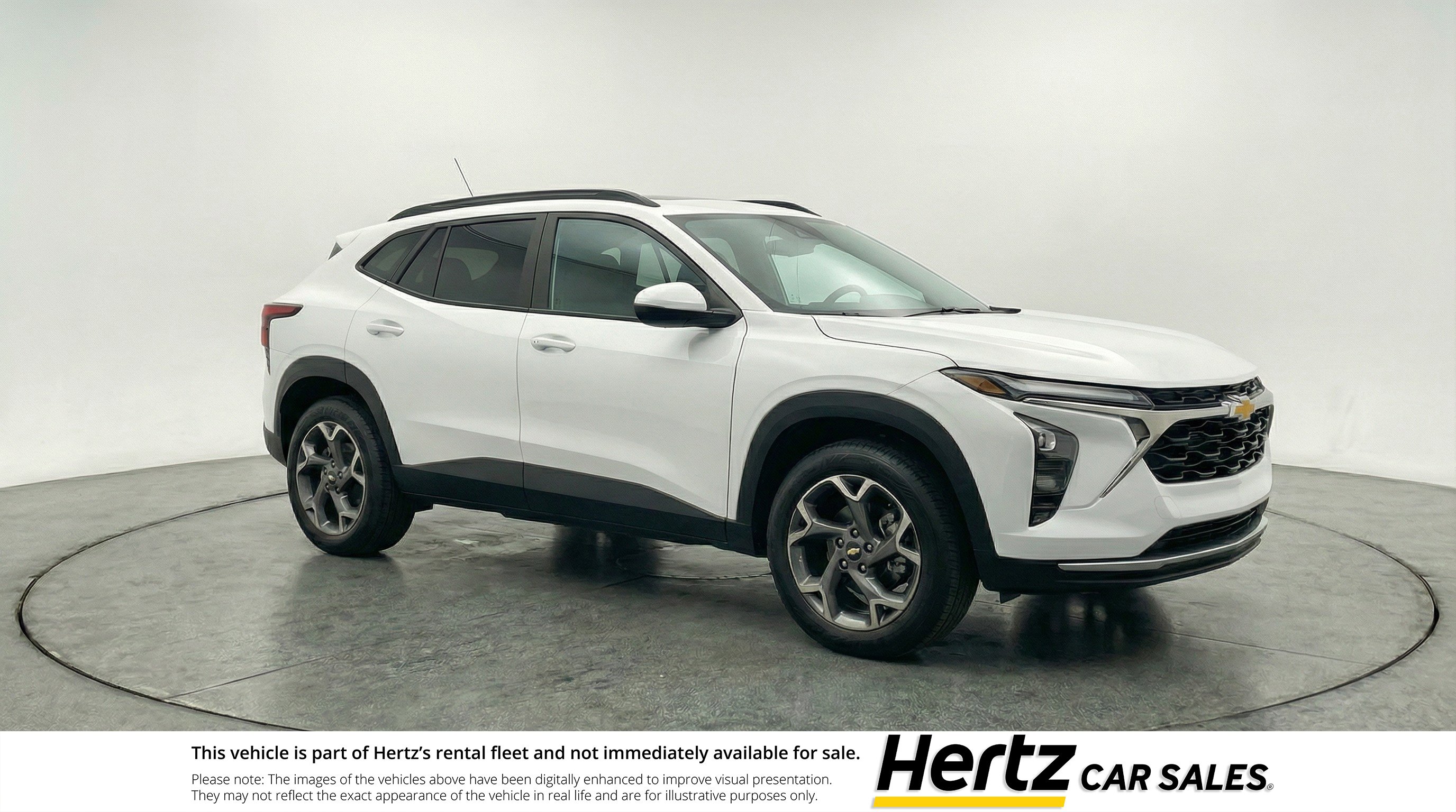 Used 2025 Chevrolet Trax LT FWD image 1