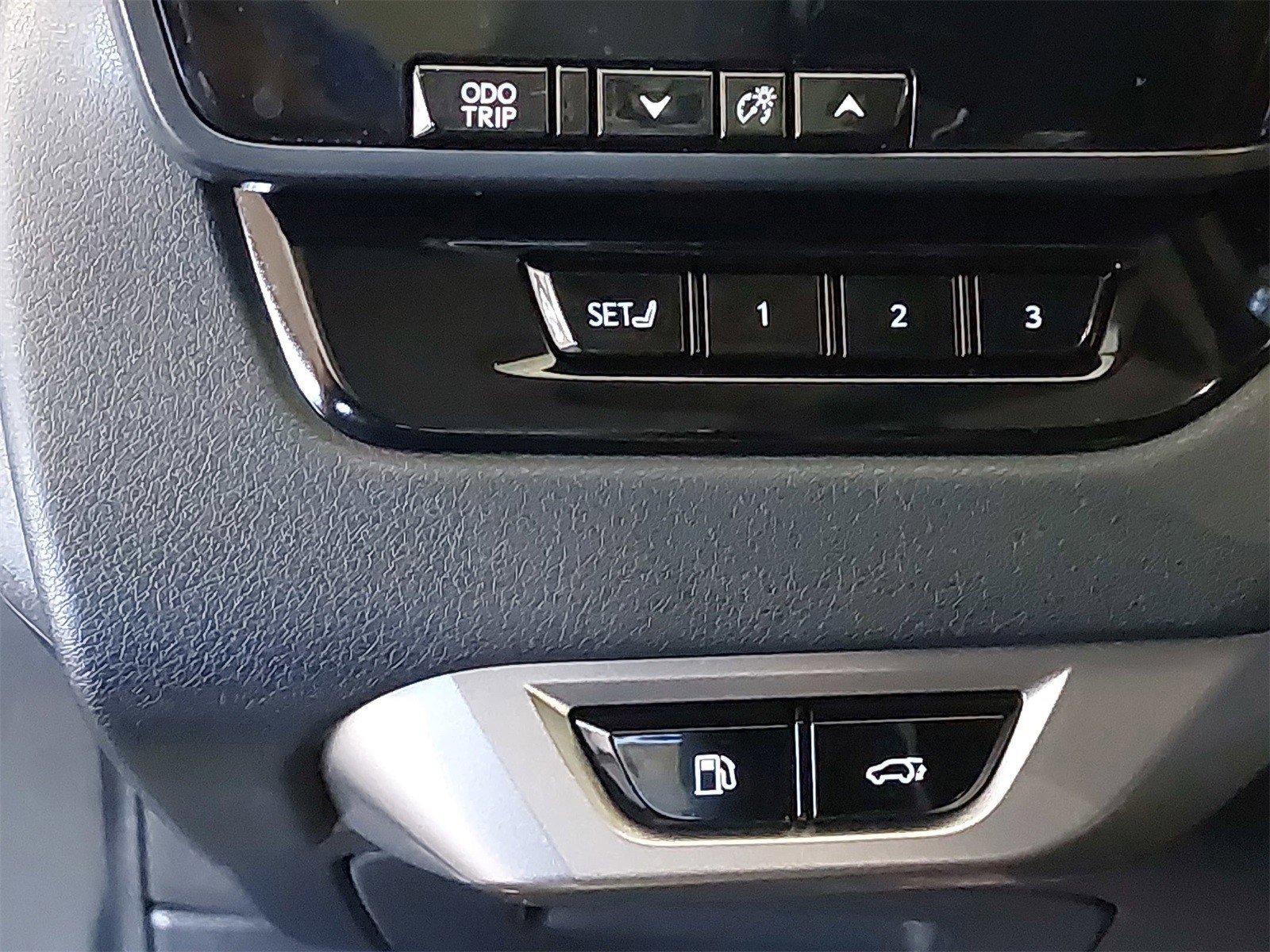 Used 2025 Lexus RX 450h AWD w/ Convenience Package image 28