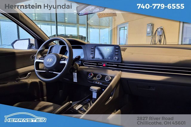 Used 2024 Hyundai Elantra SE image 26