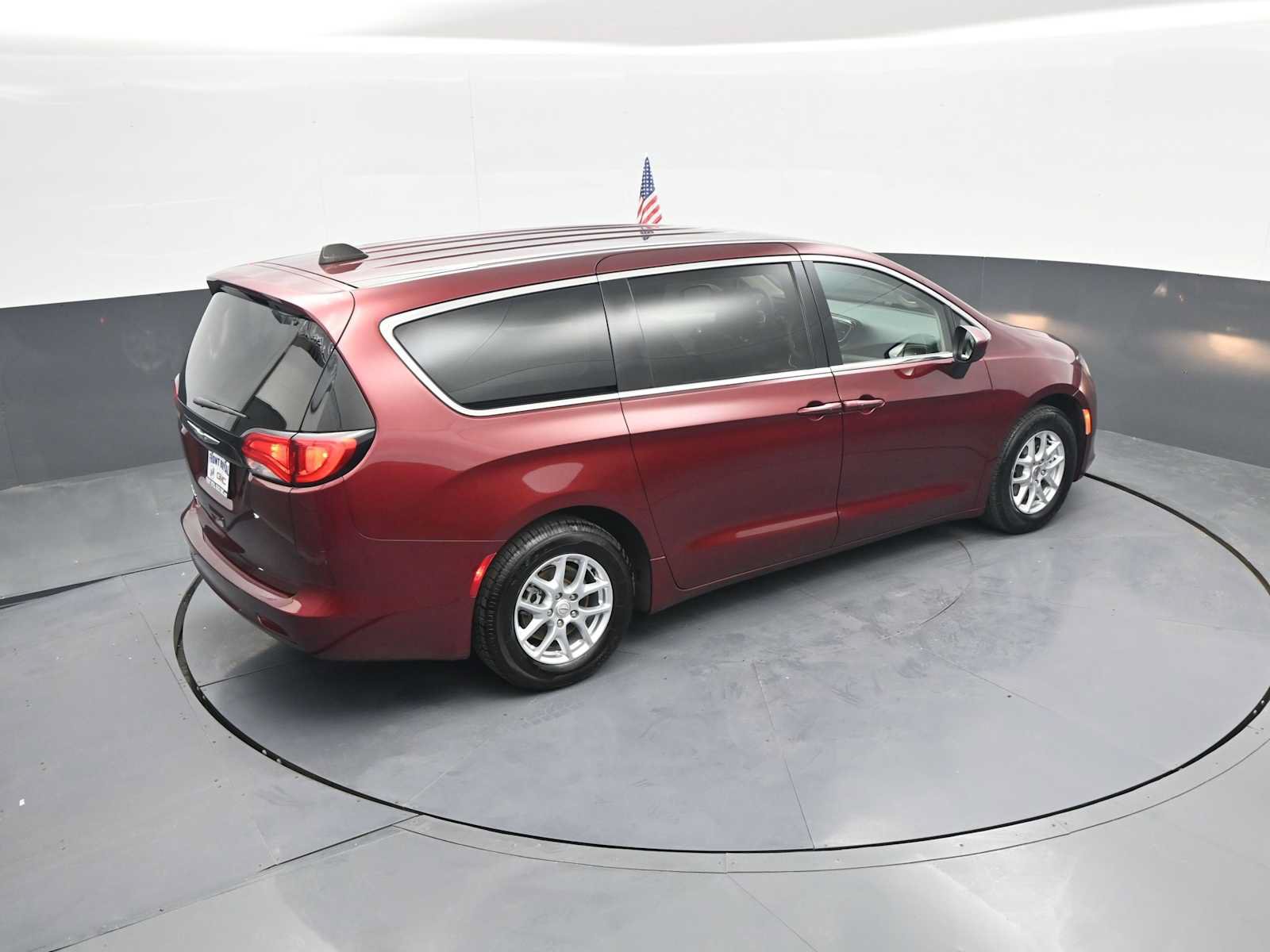 Used 2023 Chrysler Voyager LX FWD image 34