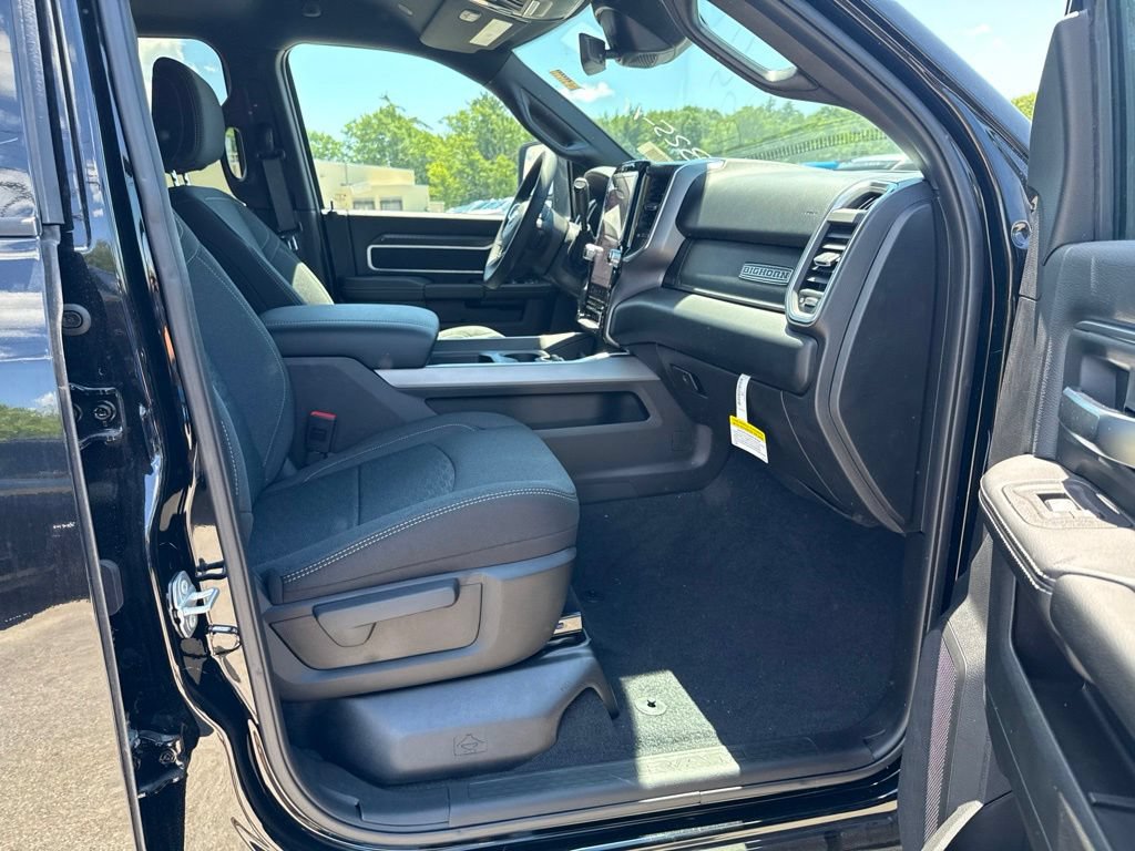 New 2026 RAM 2500 Big Horn AWD/4WD image 25