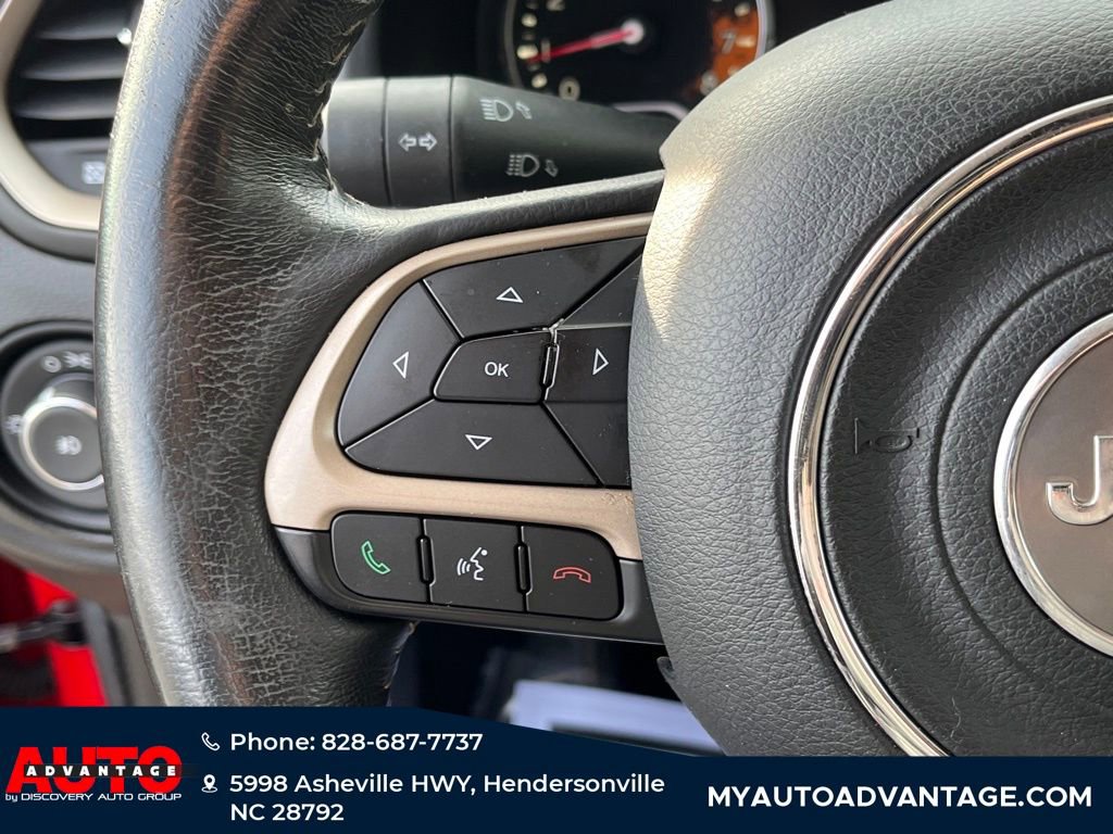 Used 2016 Jeep Renegade Limited image 24