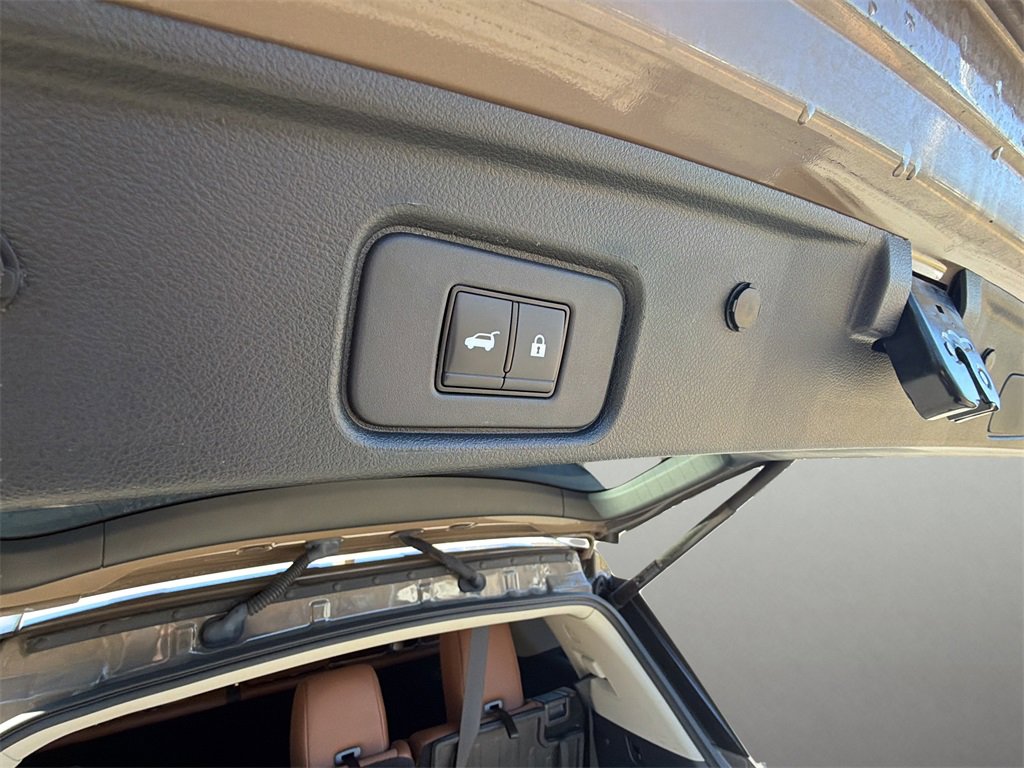 Used 2023 Nissan Pathfinder Platinum w/ Cargo Package image 21