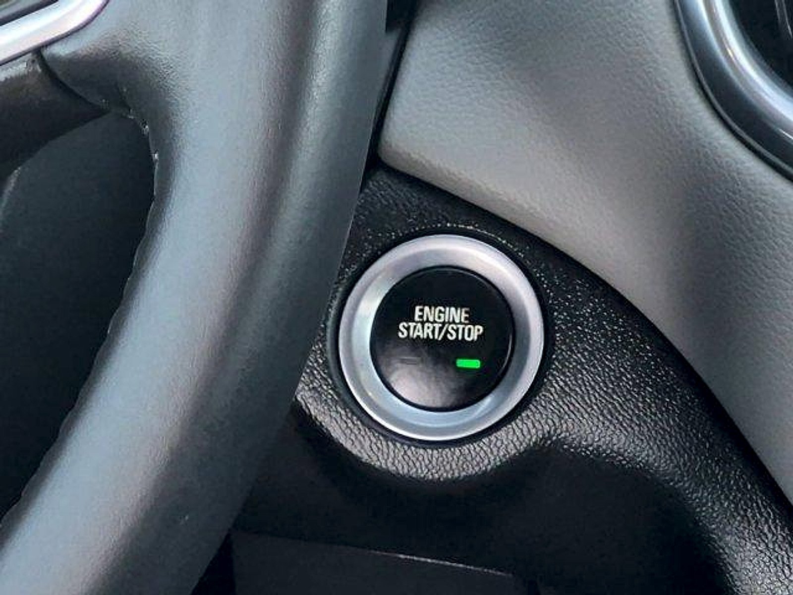 Used 2021 Chevrolet Equinox LT FWD image 16