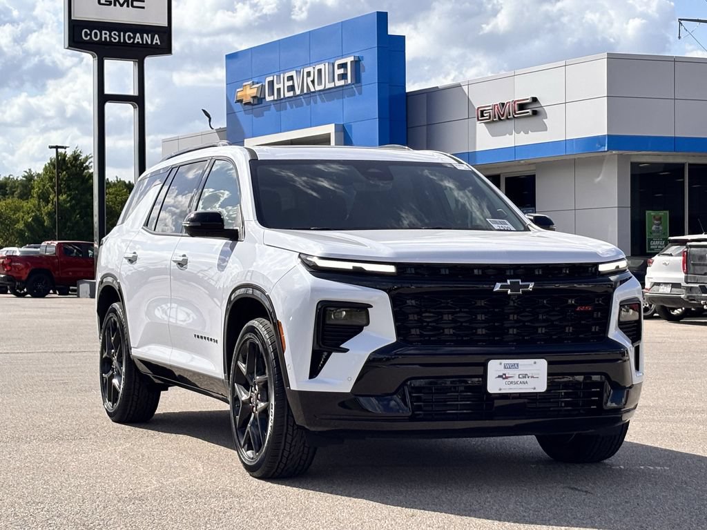 New 2026 Chevrolet Traverse RS w/ LPO, Floor Liner Package FWD image 2