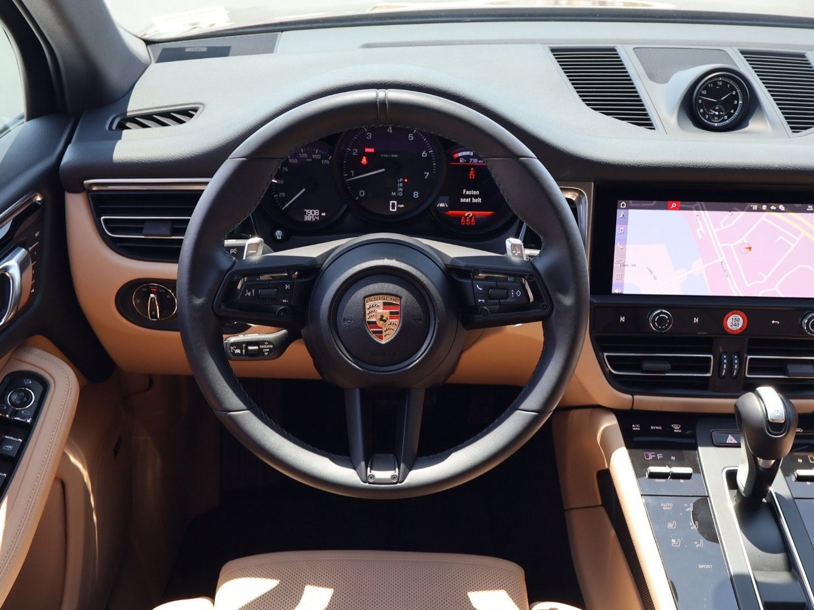 Certified 2025 Porsche Macan AWD/4WD image 15