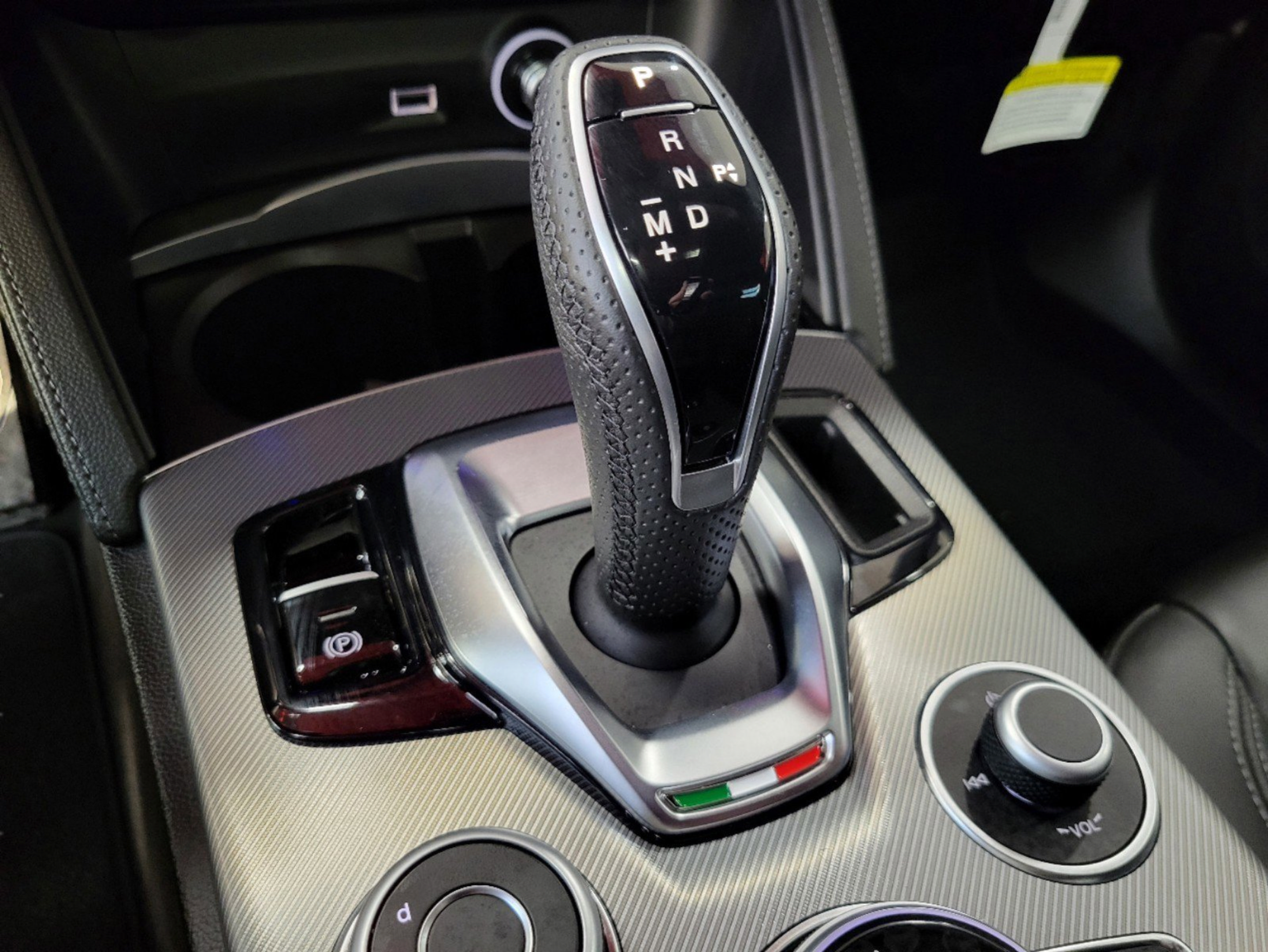 New 2025 Alfa Romeo Stelvio Sprint AWD/4WD image 29