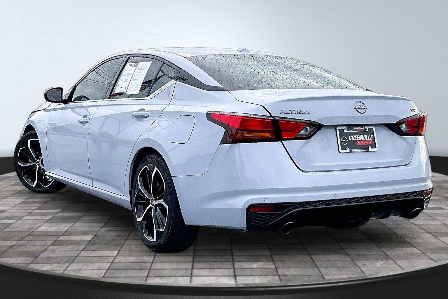 Certified 2024 Nissan Altima 2.5 SR w/ SR Premium Package FWD image 3