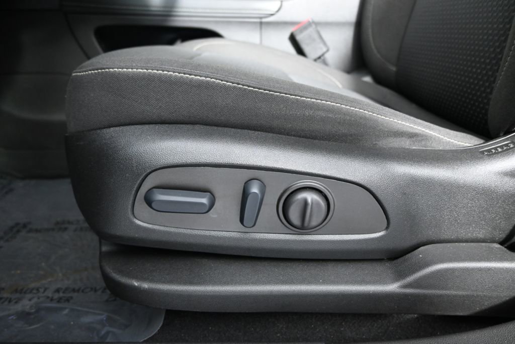 Used 2023 GMC Acadia SLE w/ Driver Convenience Package image 22