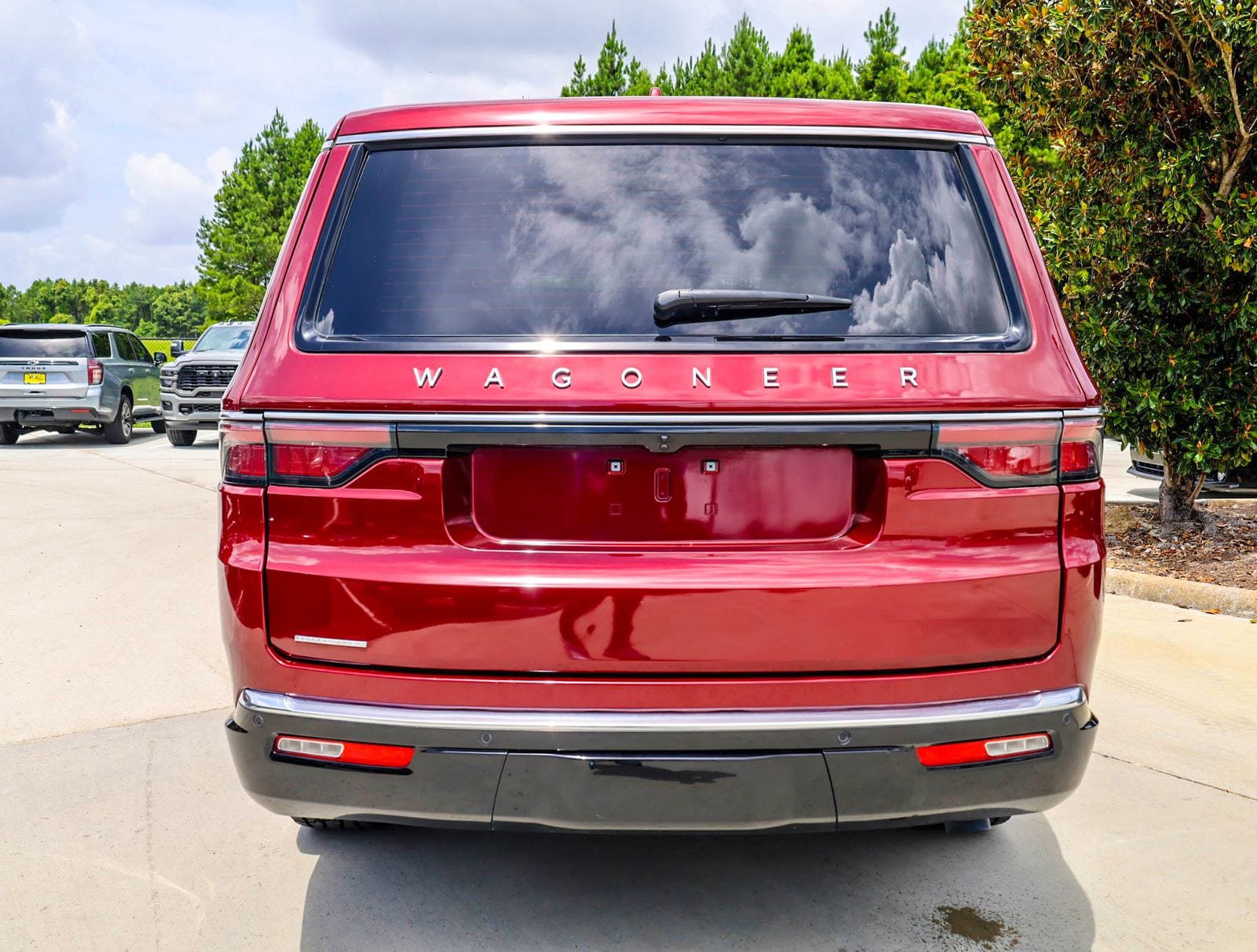 Used 2023 Jeep Wagoneer 4WD image 6