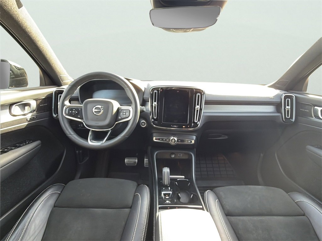 Used 2022 Volvo XC40 T5 R-Design w/ Advanced Package image 18