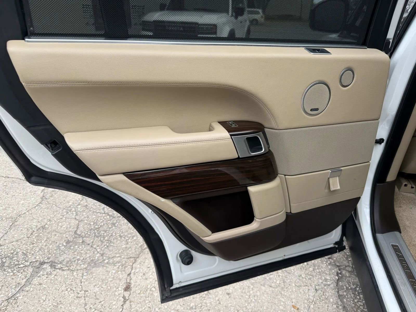 Used 2017 Land Rover Range Rover Long Wheelbase Supercharged image 17