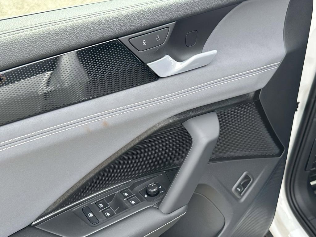 New 2026 Volkswagen Tiguan SE R-Line FWD image 14