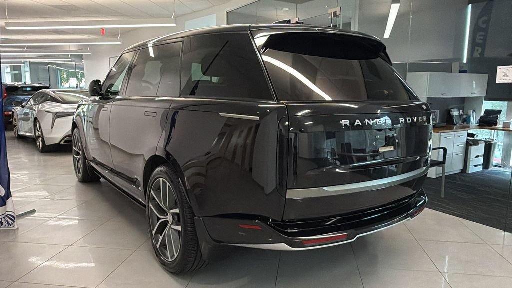Used 2024 Land Rover Range Rover Long Wheelbase SE AWD/4WD image 3