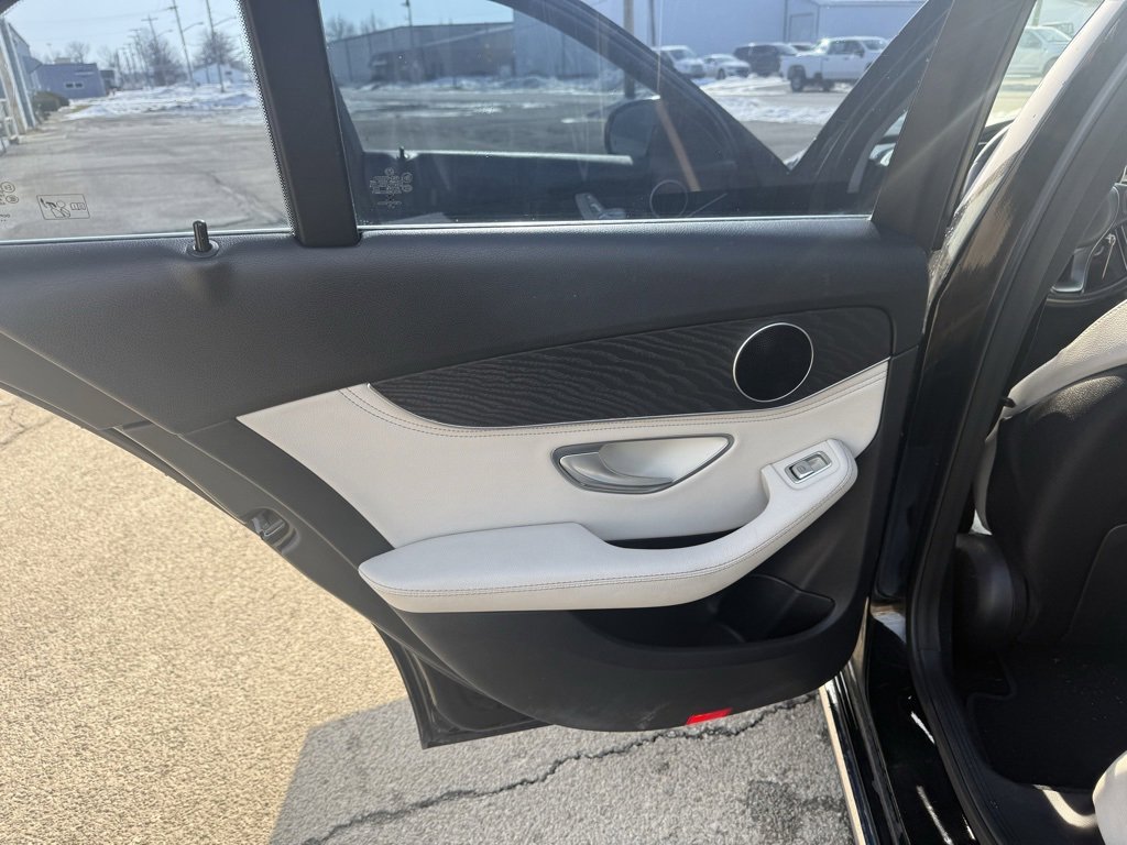Used 2015 Mercedes-Benz C 300 Sedan image 32