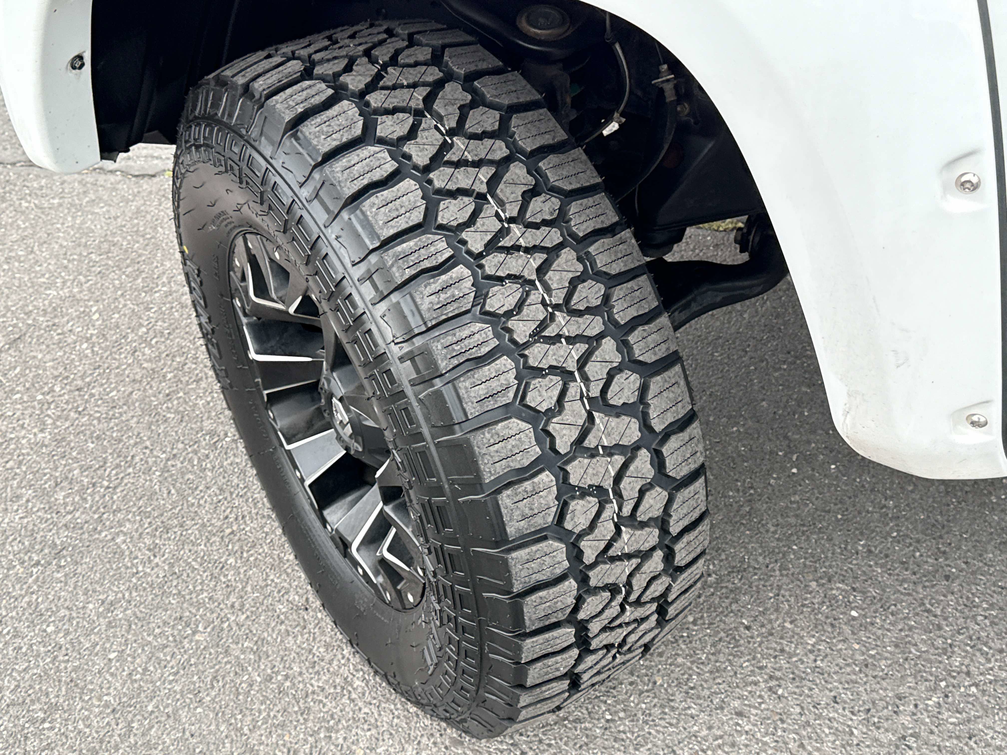 Used 2023 Toyota Tacoma TRD Sport w/ Black Out Package (TMS) image 8